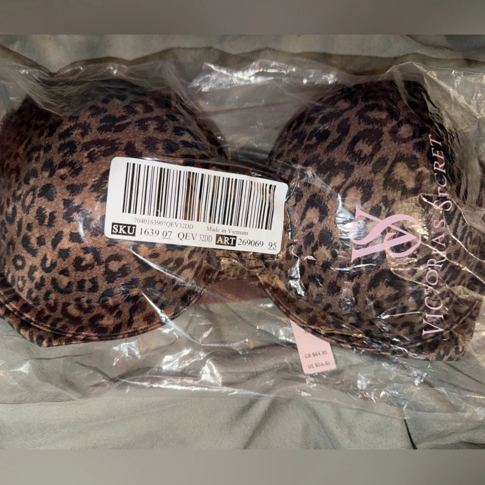 Victoria's Secret Leopard Print Face Mask
